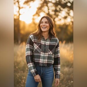 AEO American Eagle Cropped Buttoned Shirt Navy Blue Plaid Cotton Blend Small